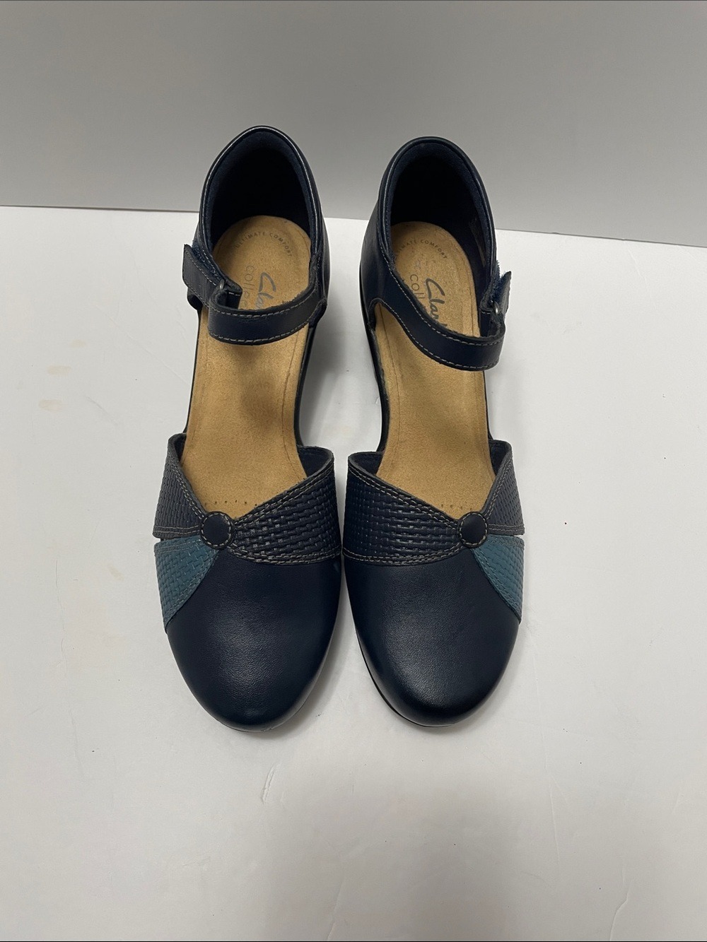 Clarks Navy Heels with Teal Toe Accent Sz 8.5W - Picture 2 of 11